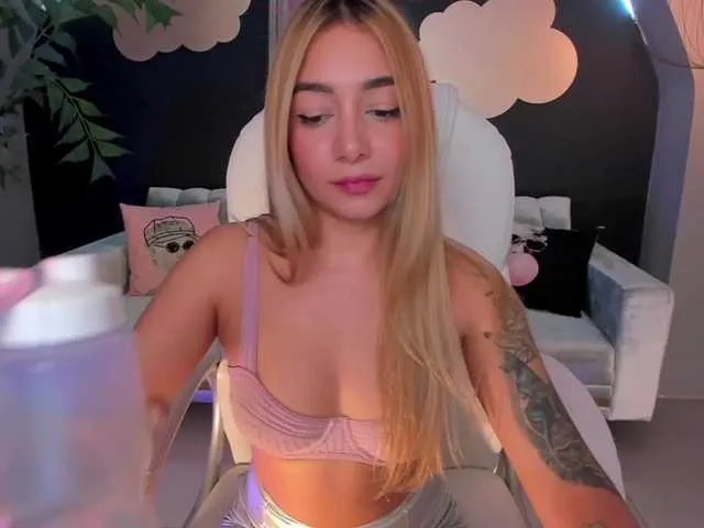 Live sex webcam photo for JessieDaniels #271588158