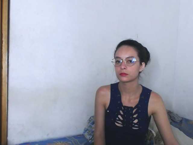 Live sex webcam photo for Maddyebela24 #271592093