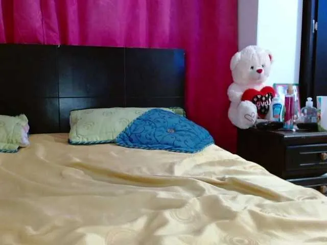 Live sex webcam photo for Daizy-cooper #271587714