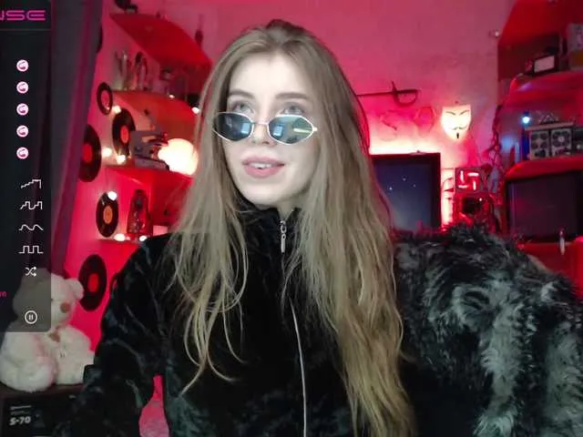Live sex webcam photo for kika-Co #271597698