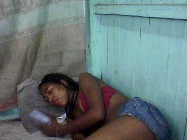 Live sex webcam photo for my-love10 #271588388