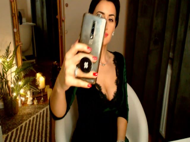 Live sex webcam photo for Miss_Giulia #271589787