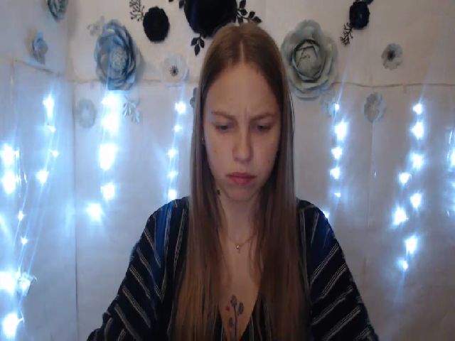 Live sex webcam photo for SshyTeen #271592180