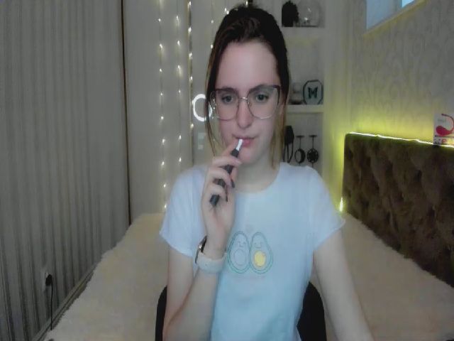 Live sex webcam photo for Ella_Hudson #271592826