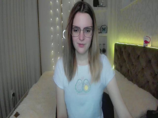 Live sex webcam photo for Ella_Hudson #271596593
