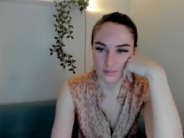 Live sex webcam photo for Lilly_Shine #271590540