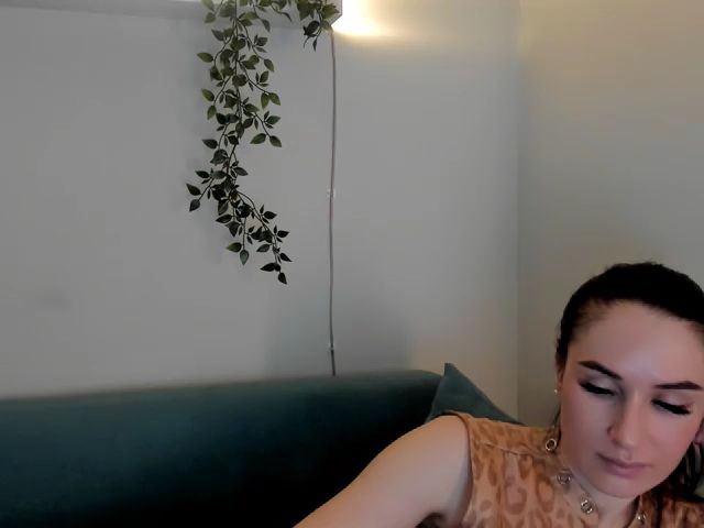 Live sex webcam photo for Lilly_Shine #271592244