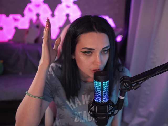 Live sex webcam photo for MalinaBo0m #271597472