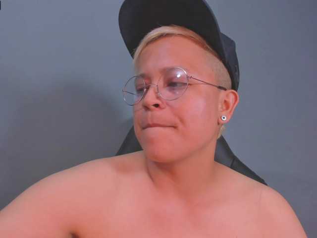 Live sex webcam photo for Sam-coner #271588020