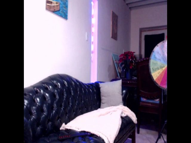 Live sex webcam photo for ATinyCassie #271589367