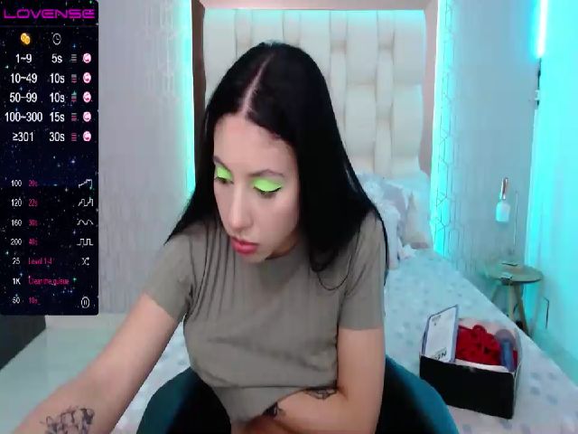 Live sex webcam photo for Emily_evans18 #271589051