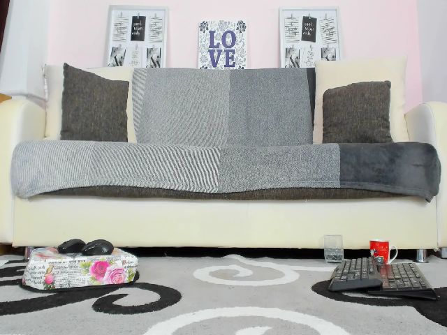 Live sex webcam photo for Jessyblondex #271589062