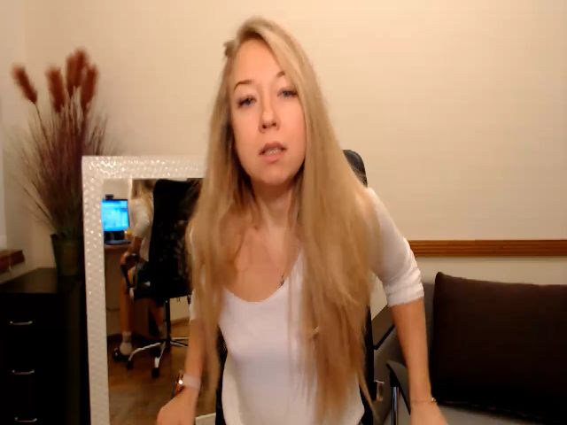 Live sex webcam photo for LoreenThornon #271589839