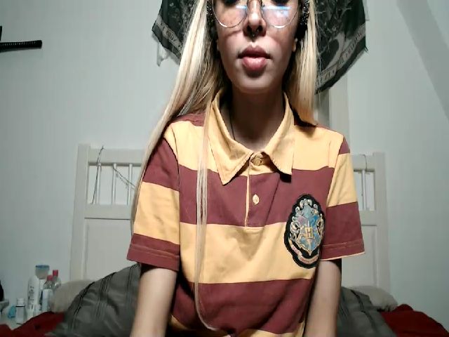 Live sex webcam photo for LanaAngiee #271601127