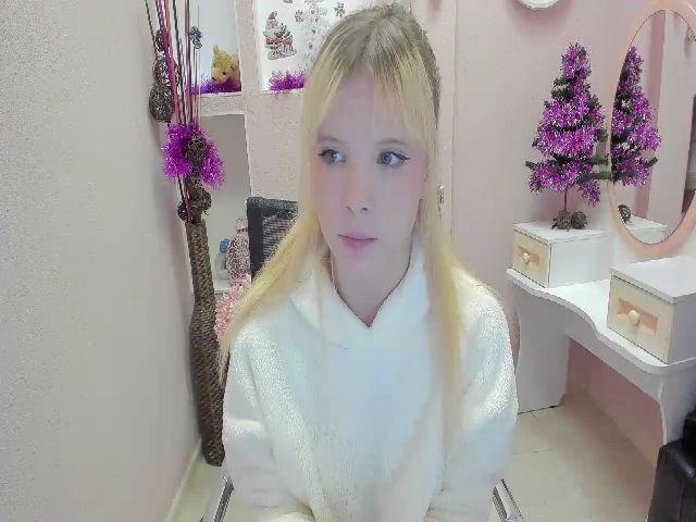 Live sex webcam photo for VeronicaRangy #271600976