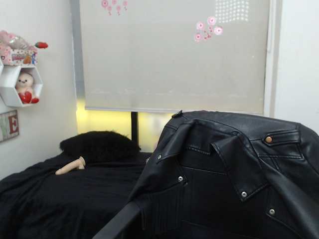 Live sex webcam photo for HONEYMIA #271588162