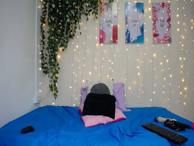 Live sex webcam photo for JOLIE_ABALO #271590195