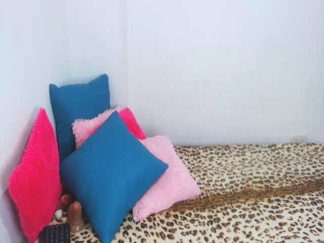 Live sex webcam photo for Valeria_Cole1 #271592409