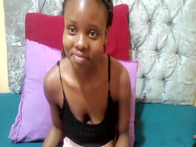 Live sex webcam photo for YOUNGDREAM123 #271592618