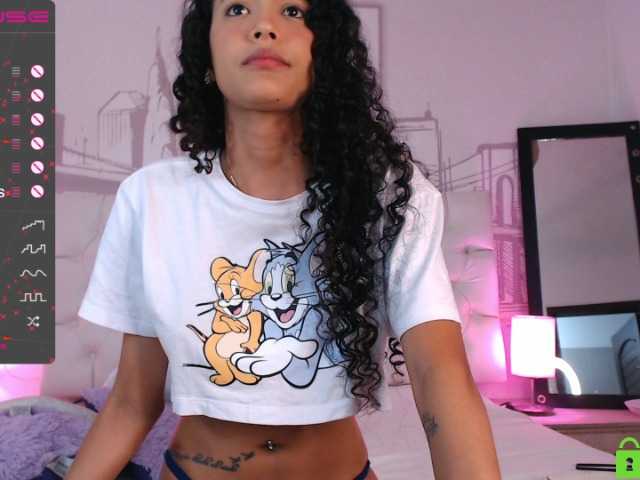 Live sex webcam photo for emilistone #271591629