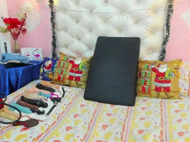Live sex webcam photo for AnnyMyerss #271587805