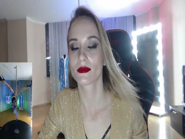 Live sex webcam photo for Louisedance #271589039