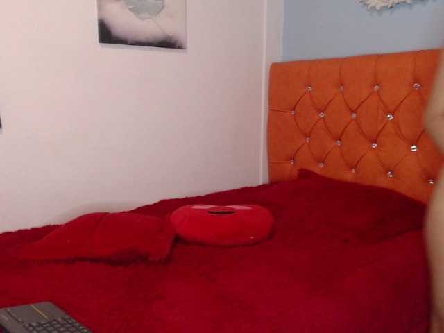 Live sex webcam photo for candysexxx2 #271588359