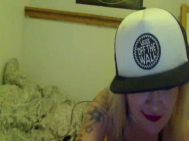 Live sex webcam photo for DirtyStoner01 #271590302