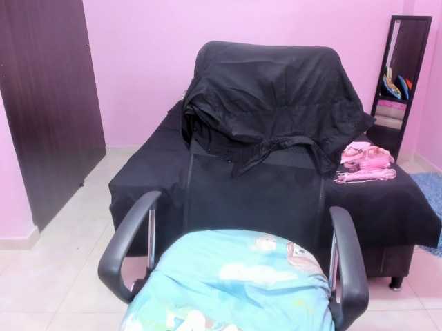 Live sex webcam photo for kimmi-doll #271591829