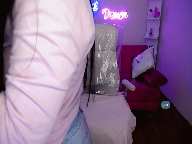 Live sex webcam photo for lexiie_grey #271593773