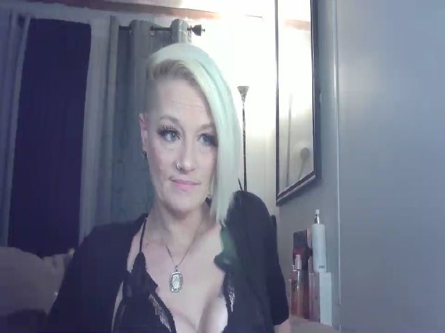 Live sex webcam photo for MK_Kitty #271592656