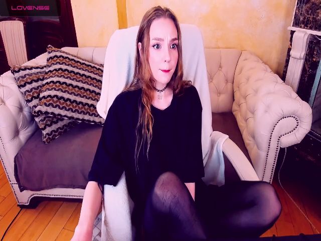 Live sex webcam photo for LunaReedS #271595707