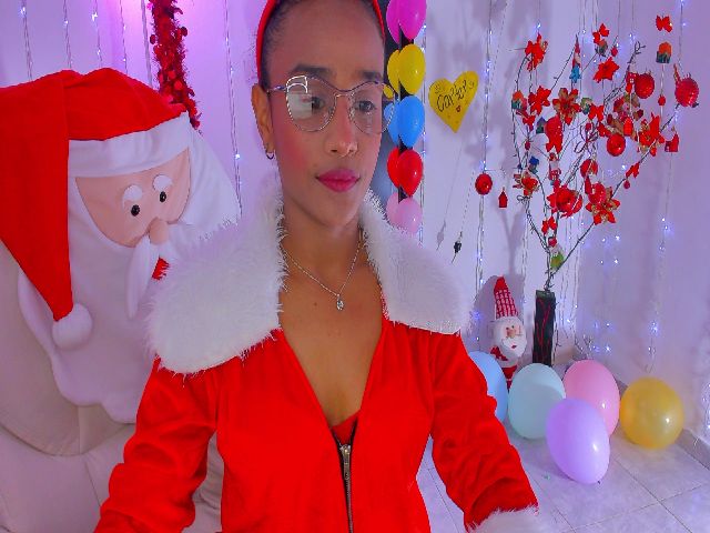 Live sex webcam photo for Violet_Fit #271600697