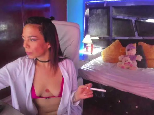 Live sex webcam photo for Justiiine #271592129