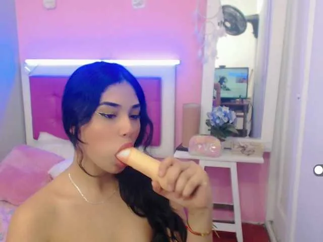 Live sex webcam photo for Emely-Saenz #271591747