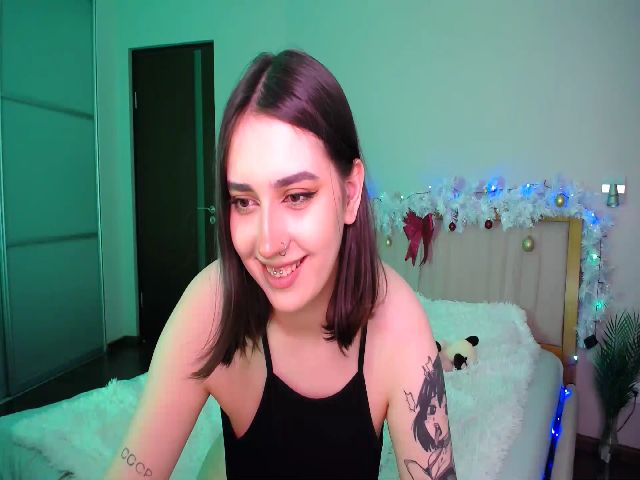 Live sex webcam photo for AdrianaKvit #271593699