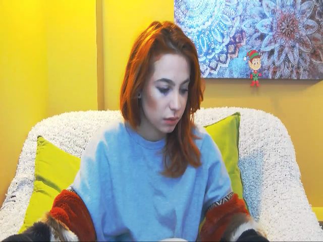 Live sex webcam photo for SerenaRed #271595715