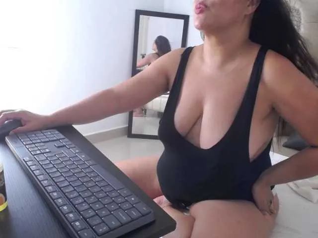 Live sex webcam photo for boobsqueen #271591647