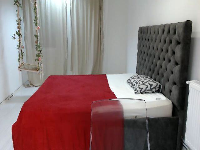 Live sex webcam photo for GiuliaBlue #271595443