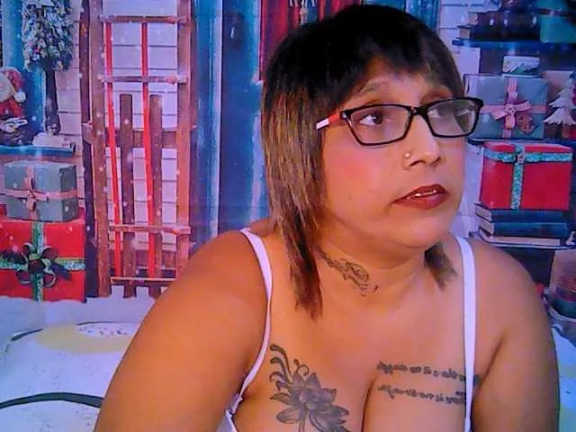 Live sex webcam photo for indianroxy #287933305