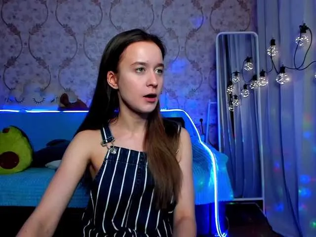 Live sex webcam photo for KiraLiLime #287990232