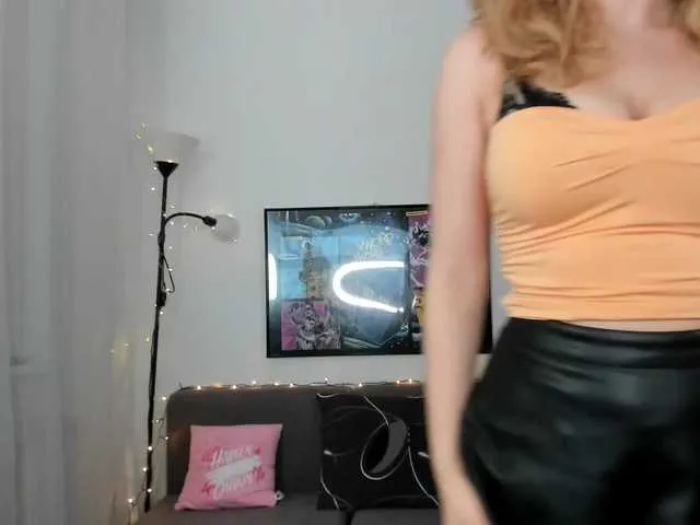 Live sex webcam photo for NicolMoon3 #271605580