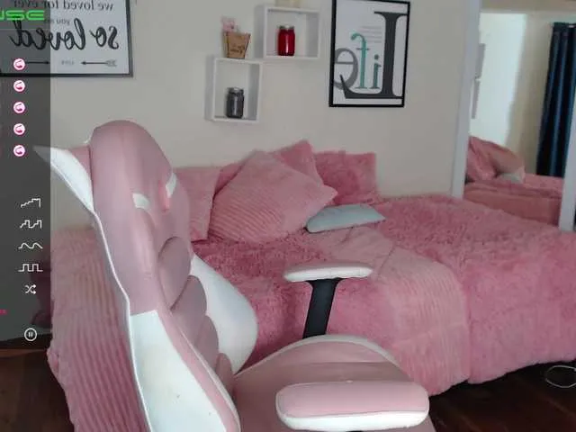 Live sex webcam photo for BellaHorny #271606727