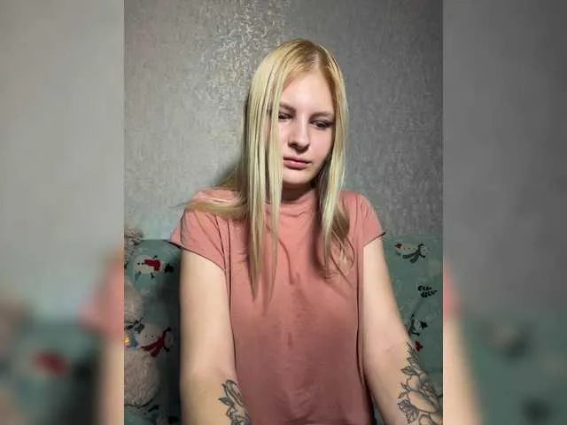 Live sex webcam photo for Alice0Kitty #271601957