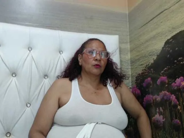 Live sex webcam photo for ZamiraMilf #271602684