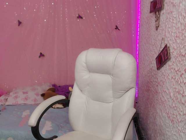 Live sex webcam photo for Zoe-19- #271603034