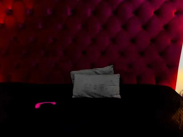 Live sex webcam photo for JessieBerlin #271602944