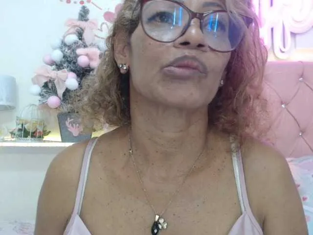 Live sex webcam photo for BustyXMilf #271612228