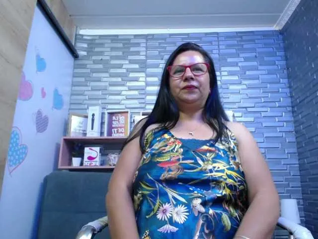 Live sex webcam photo for LaurenMature #271603217