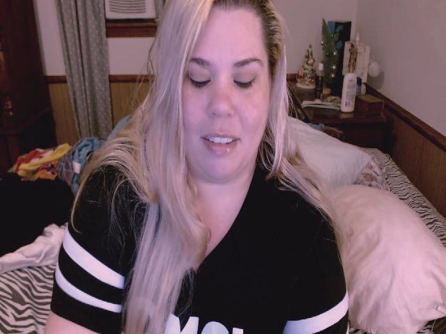 Live sex webcam photo for PlumpKittyKat #271607046